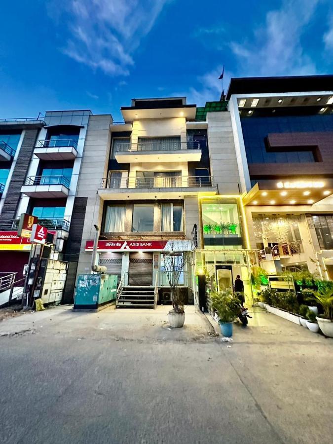 Hotel The Imperio New Delhi Exterior photo
