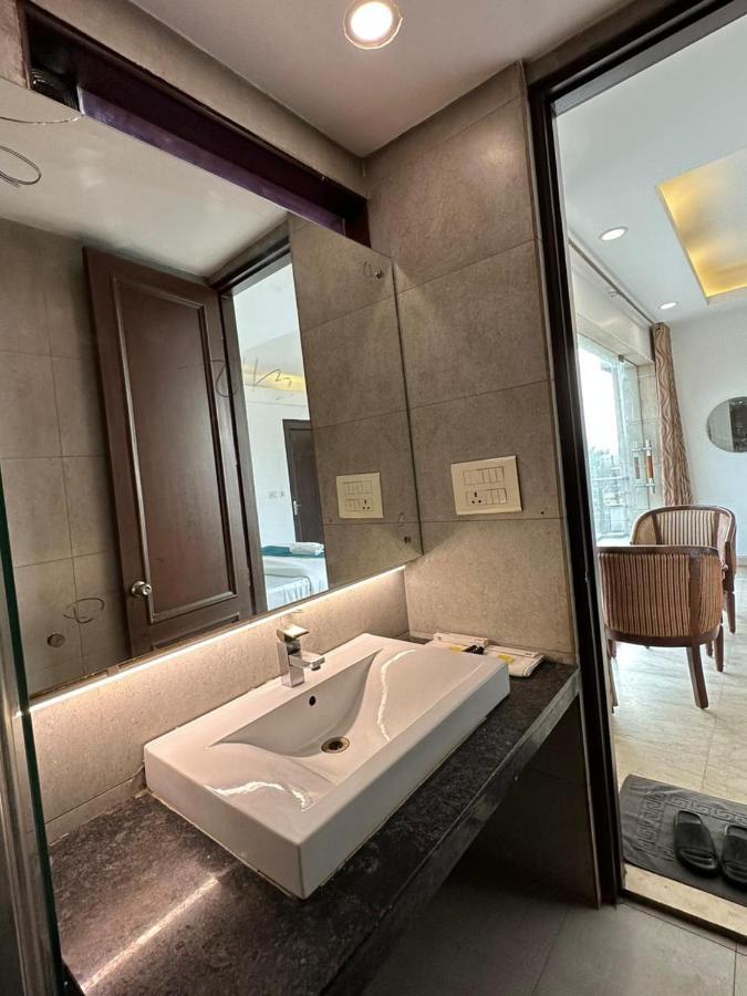 Hotel The Imperio New Delhi Exterior photo