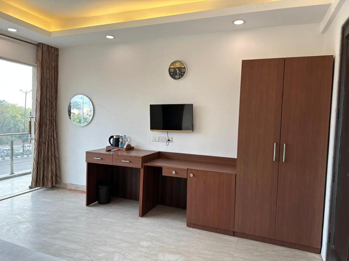 Hotel The Imperio New Delhi Exterior photo